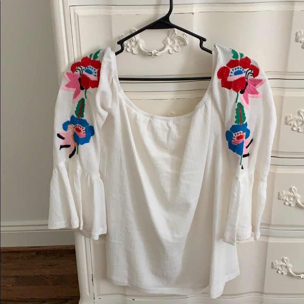 Vava by Joy Han Off the shoulder blouse